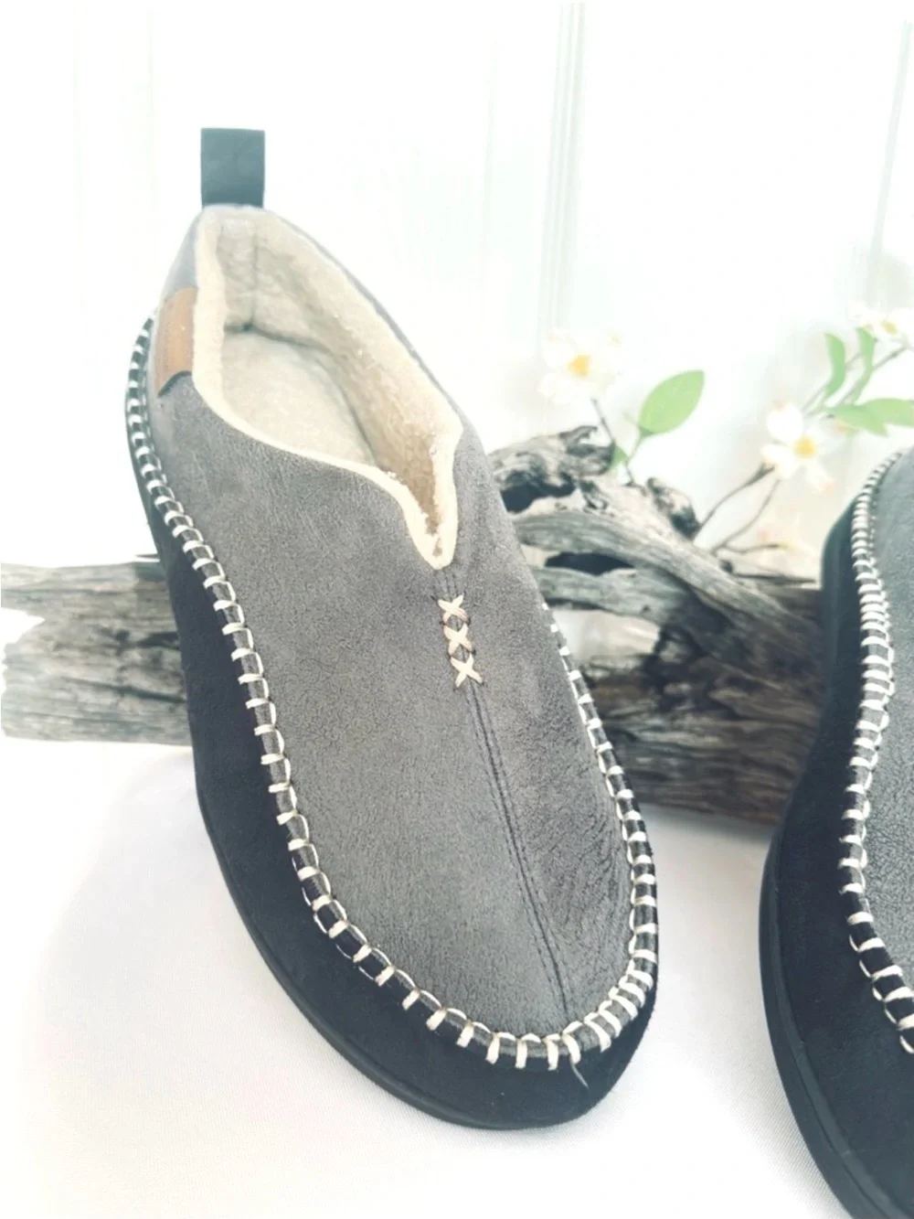 EVERFOAMS ~ Cozy Gray Sherpa-Lined Contrasting Stitching  Slip-On Men’s Slippers